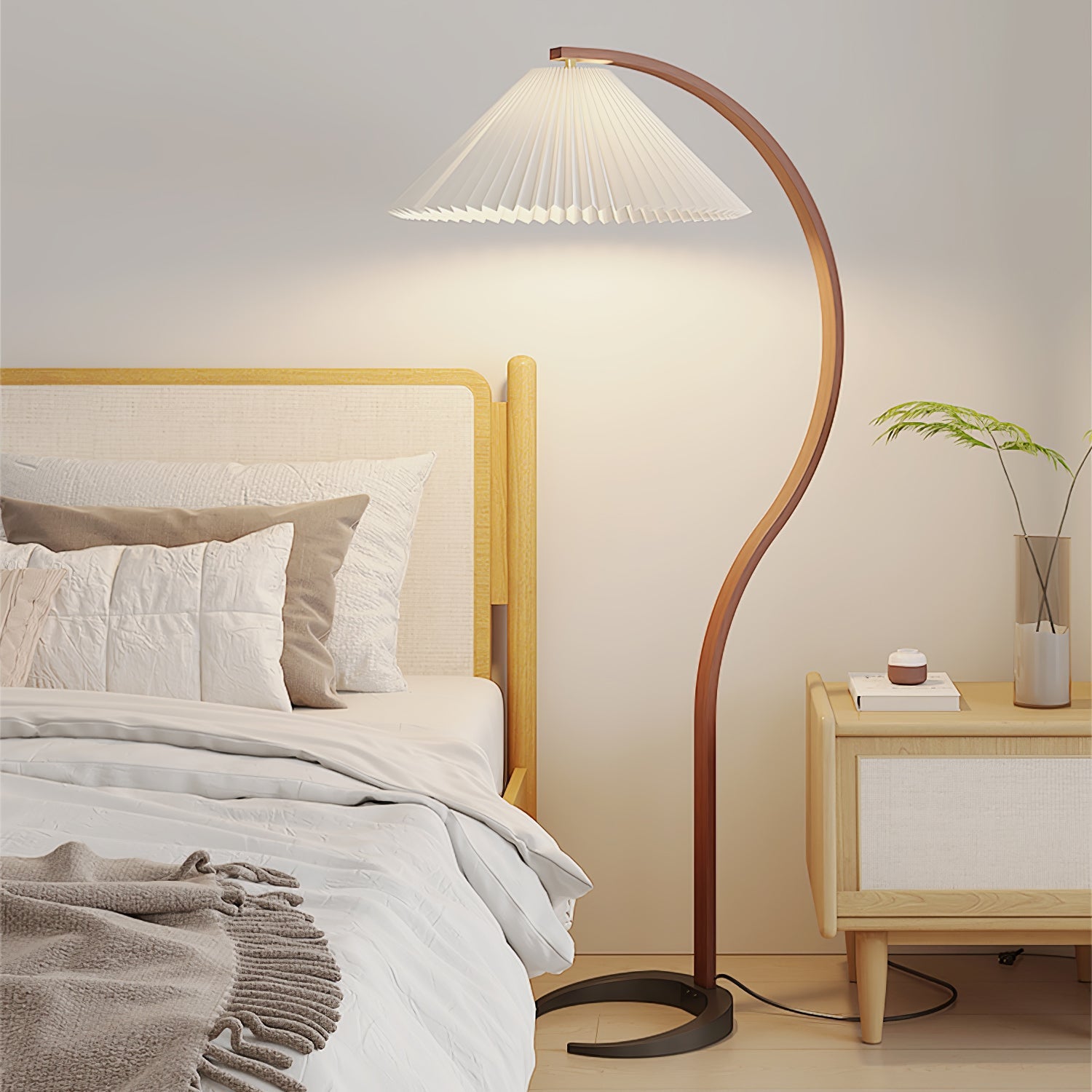 BENTWOOD CAPRANI FLOOR LIGHT