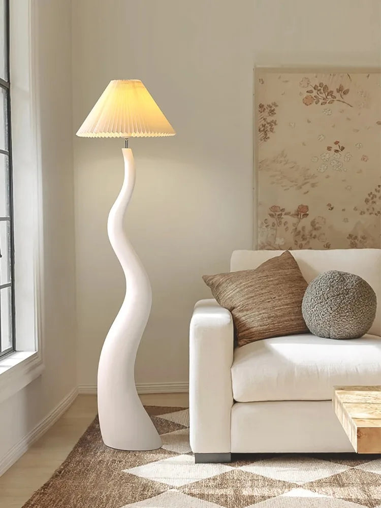 CURVED PLEATED FLOOR LIGHT