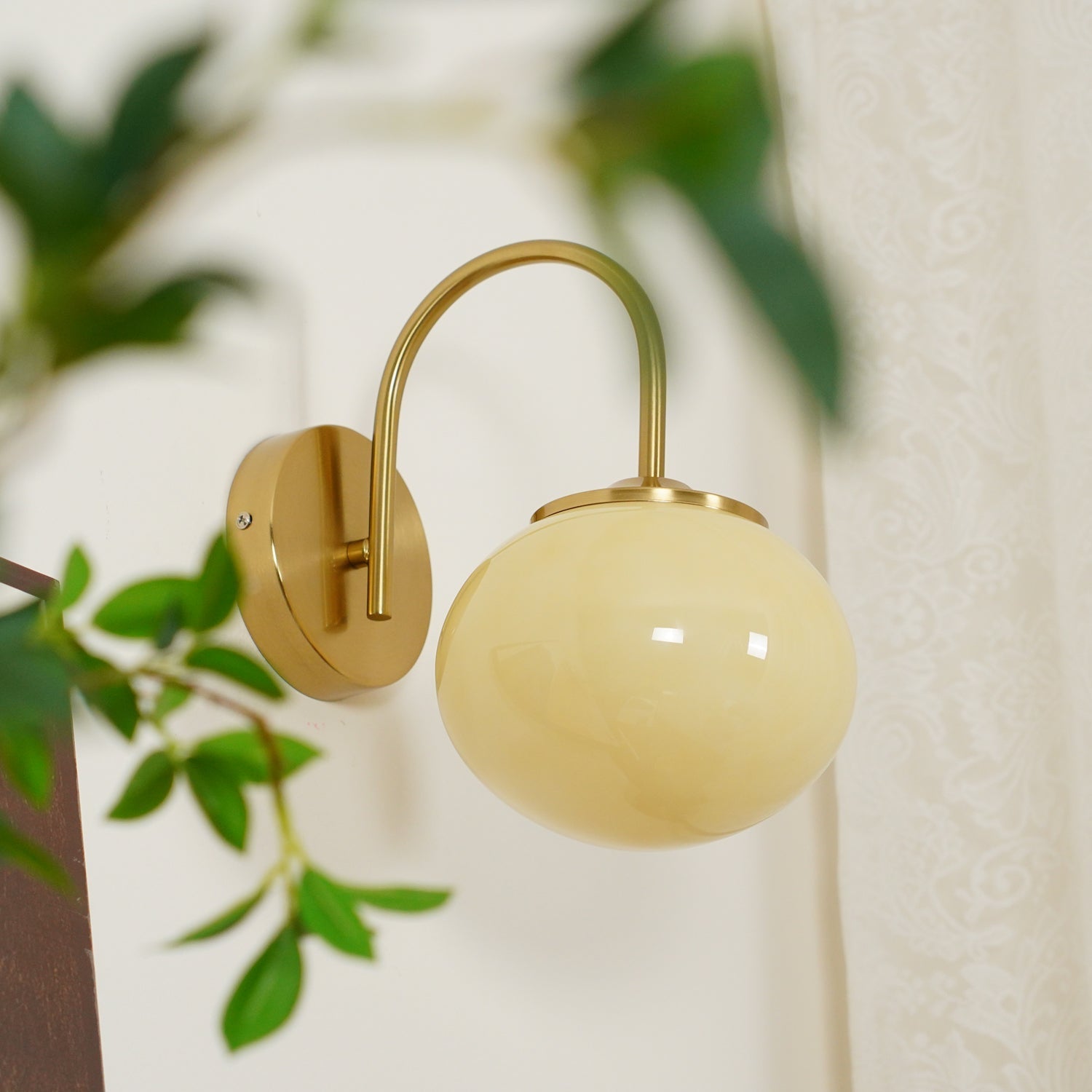 STURDY DURABLE GLOBE WALL LIGHT