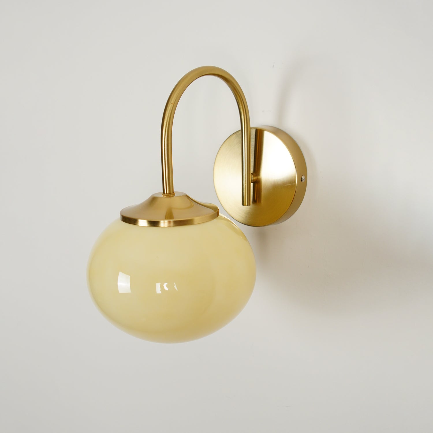 STURDY DURABLE GLOBE WALL LIGHT